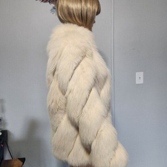 #10 Small fox fur coat - Picture 4 of 4